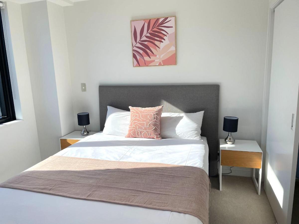 Modern 2 Bedroom Apartment 1 Minute To Skytower Оукланд Екстериор снимка