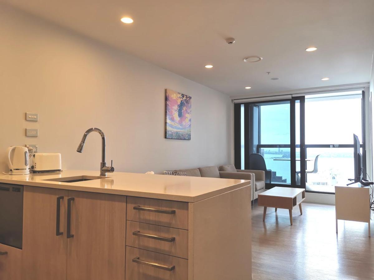 Modern 2 Bedroom Apartment 1 Minute To Skytower Оукланд Екстериор снимка